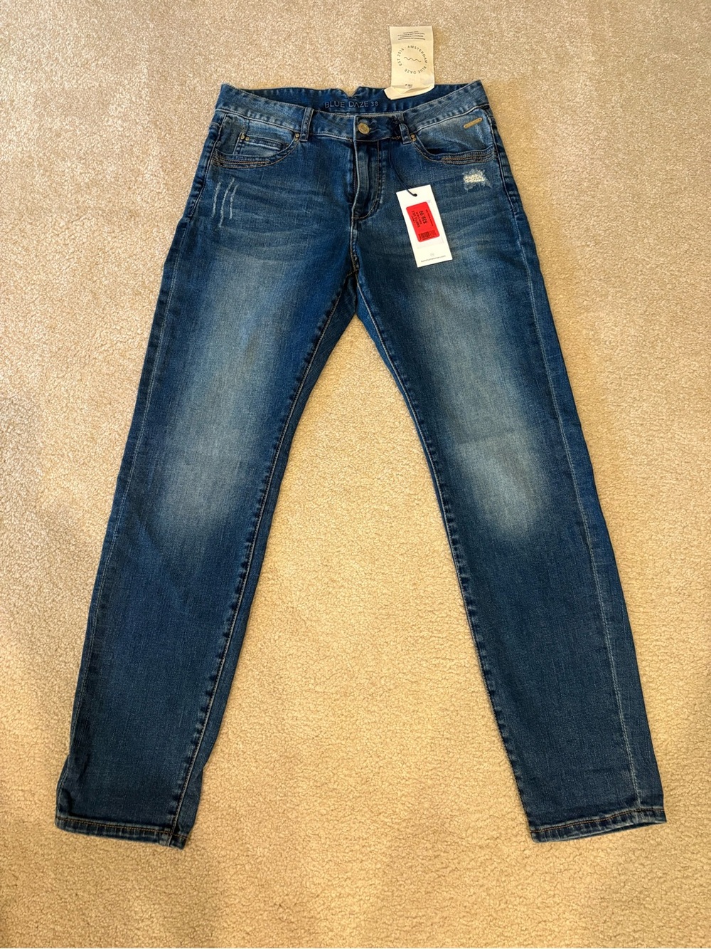 Blue Daze Tapered Premium Denim Jeans in Medium Blue. NWT